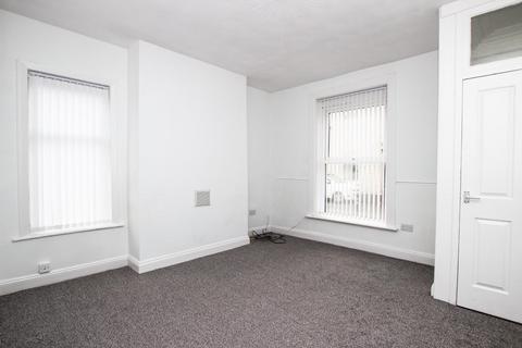 3 bedroom terraced house to rent, Sandringham Road, Darwen