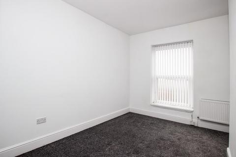 3 bedroom terraced house to rent, Sandringham Road, Darwen