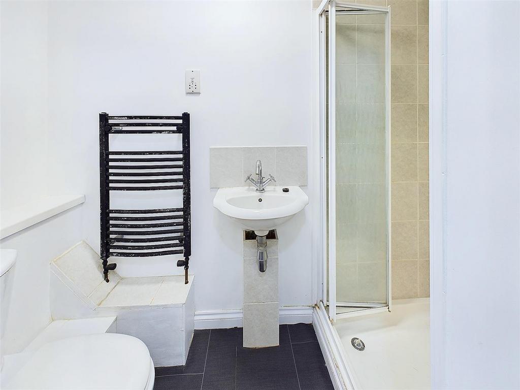 Front Bedroom En Suite.