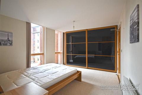 2 bedroom flat to rent, 14 Waterfront Walk, Birmingham B1