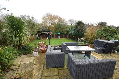 4 bedroom detached house to rent, Barton Court Avenue, Barton On Sea, New Milton, Hampshire. BH25 7ES