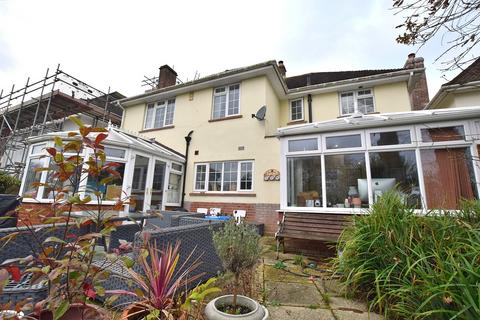 4 bedroom detached house to rent, Barton Court Avenue, Barton On Sea, New Milton, Hampshire. BH25 7ES