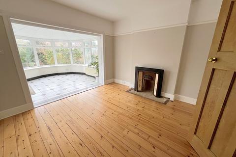 4 bedroom detached house to rent, Barton Court Avenue, Barton On Sea, New Milton, Hampshire. BH25 7ES