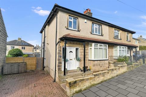 3 bedroom semi-detached house for sale, Ashtofts Mount, Guiseley, Leeds