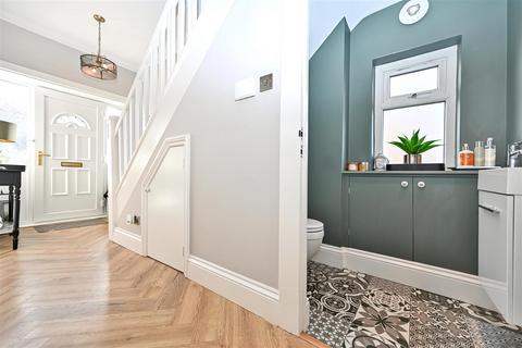 43 Ashtofts Mount, Guiseley, Leeds, LS20 9DB