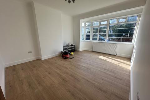 2 bedroom ground floor flat to rent, Edgwarebury Lane, Edgware, HA8