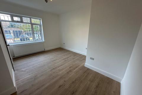 2 bedroom ground floor flat to rent, Edgwarebury Lane, Edgware, HA8