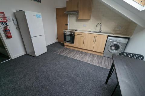 1 bedroom flat to rent, West Luton Place, Adamsdown, Cardiff