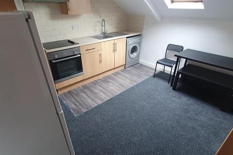 1 bedroom flat to rent, West Luton Place, Adamsdown, Cardiff