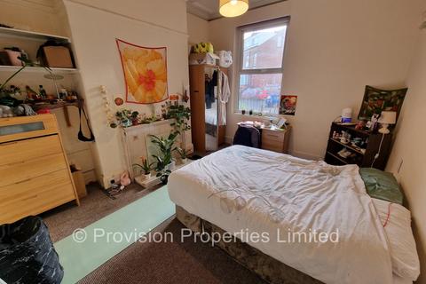 7 bedroom terraced house to rent, Brudenell Road, Hyde Park LS6