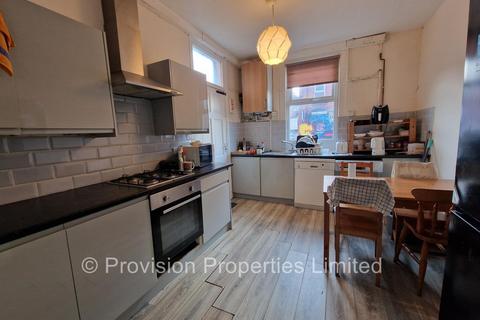 7 bedroom terraced house to rent, Brudenell Road, Hyde Park LS6