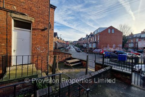 7 bedroom terraced house to rent, Brudenell Road, Hyde Park LS6