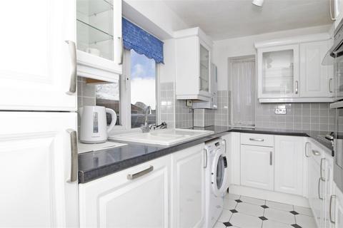 2 bedroom maisonette for sale, Pinnacle Hill, Bexleyheath DA7