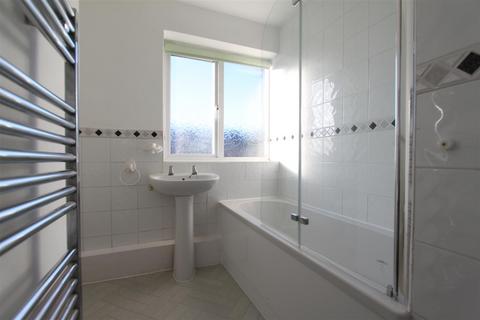 4 Pinnacle Hill, Bexleyheath, DA7 6AF