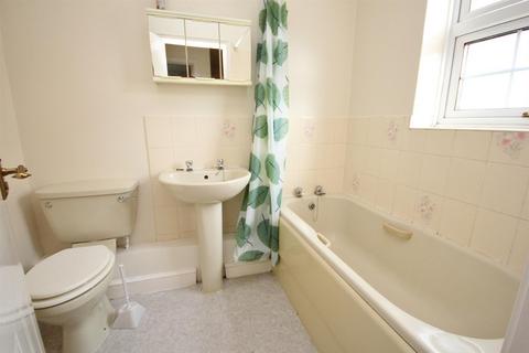 2 bedroom house to rent, Robbs Walk, St. Ives