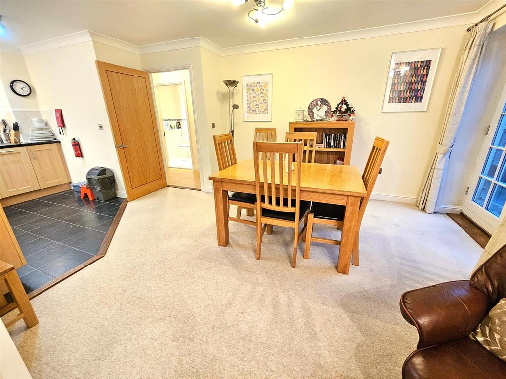 Dining Area.jpg