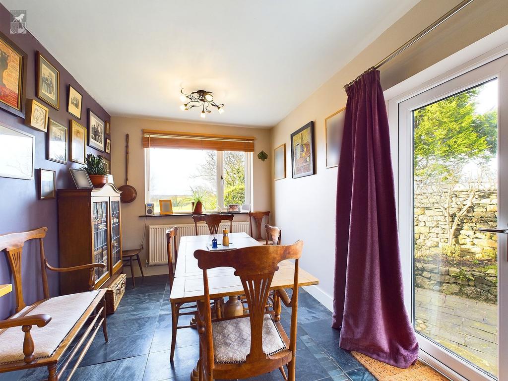 L Shaped Kitchen/Dining Room