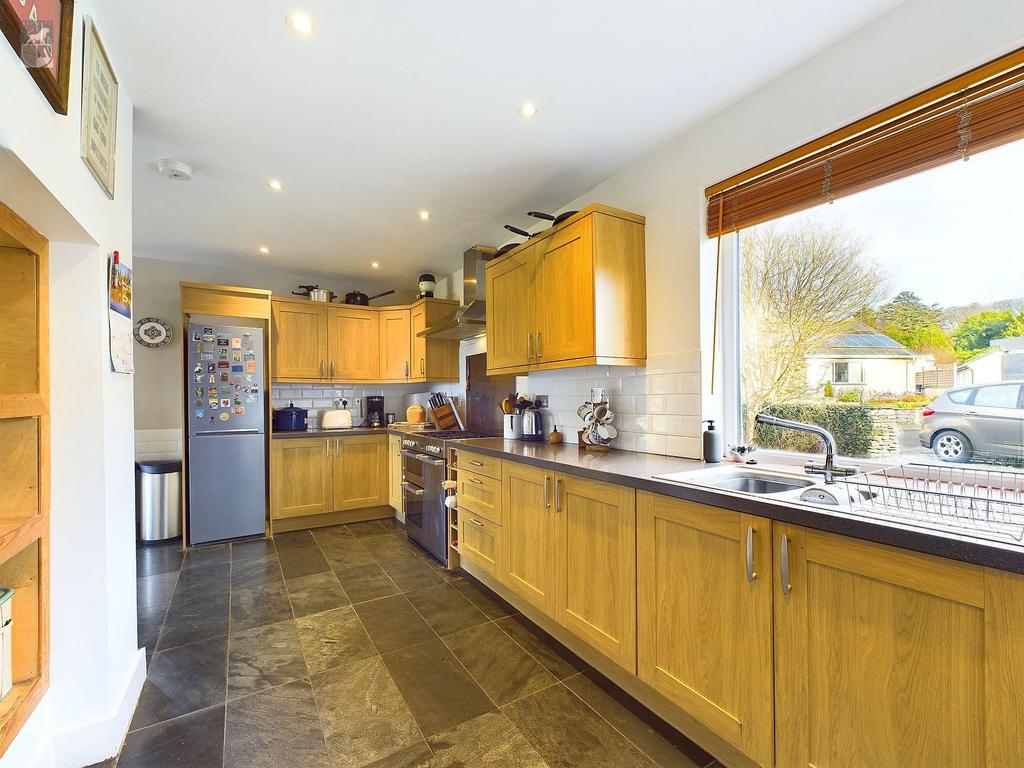 L Shaped Kitchen/Dining Room