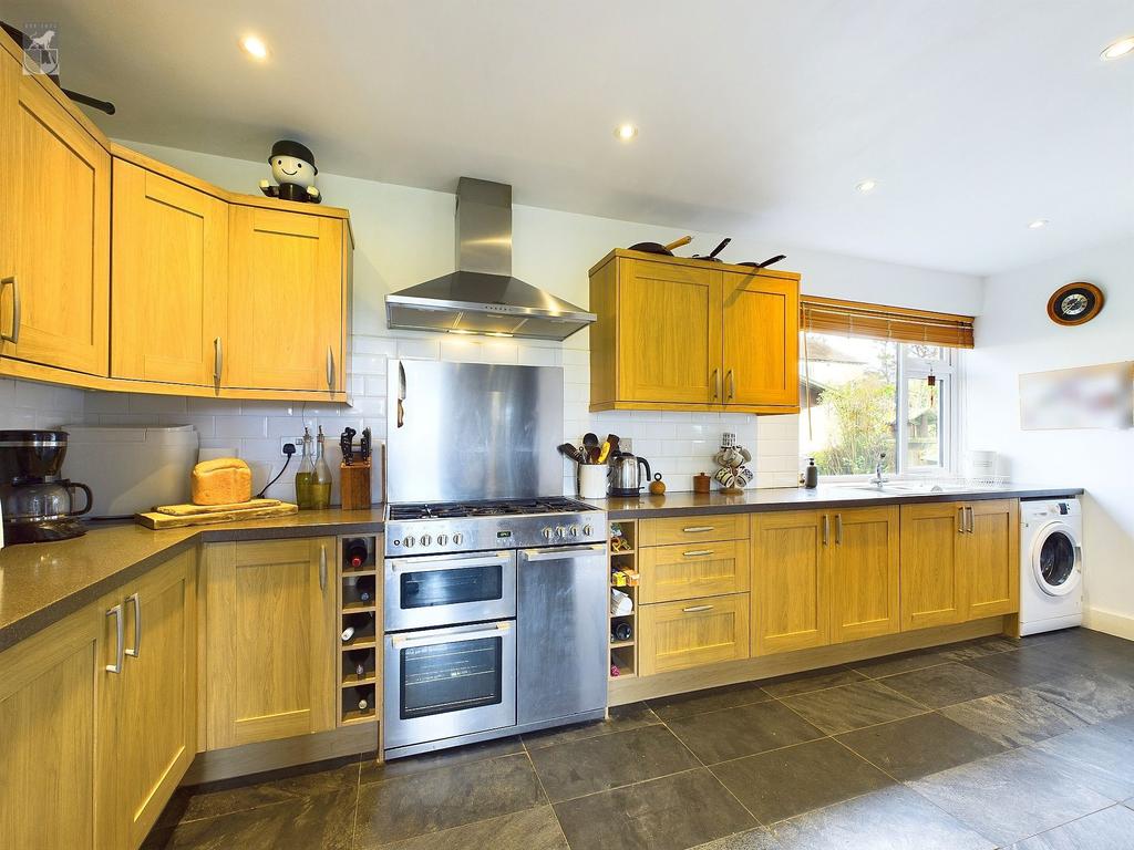 L Shaped Kitchen/Dining Room