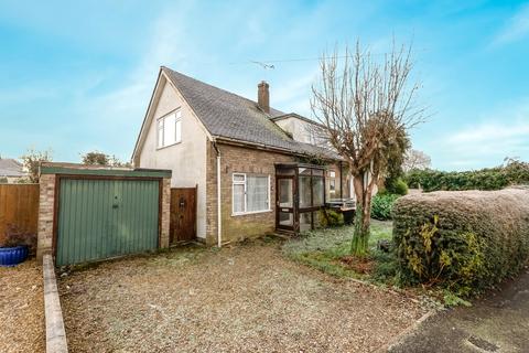 3 bedroom detached bungalow for sale, Butlers Drive, Carterton, Oxfordshire, OX18