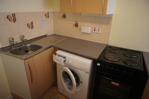 Studio to rent, Dalcross Street, Glasgow G11