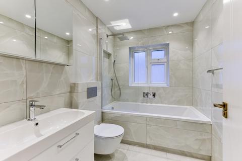 4 bedroom detached house to rent, Danescroft Gardens, Hendon, London