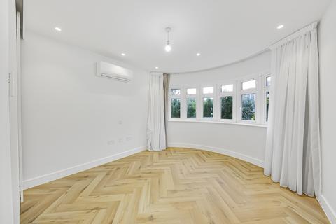 4 bedroom detached house to rent, Danescroft Gardens, Hendon, London