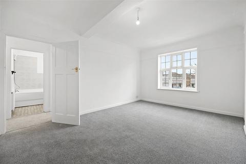 2 bedroom flat to rent, Sheaveshill Avenue, London