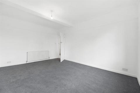 2 bedroom flat to rent, Sheaveshill Avenue, London