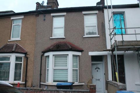 4 bedroom terraced house to rent, Edmonton , N9 9DW