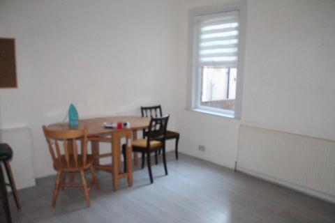 4 bedroom terraced house to rent, Edmonton , N9 9DW