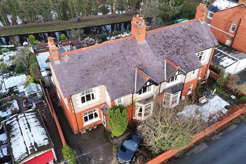 3 bedroom cottage for sale, Oaklands Road, Chirk Bank