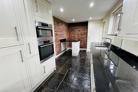 3 bedroom barn conversion to rent, The Granary, Elm Road, Albrighton