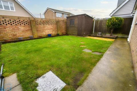 2 bedroom bungalow for sale, Marine Avenue, Canvey Island SS8