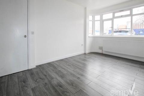 2 bedroom flat to rent, Nestles Avenue, Hayes, Middlesex