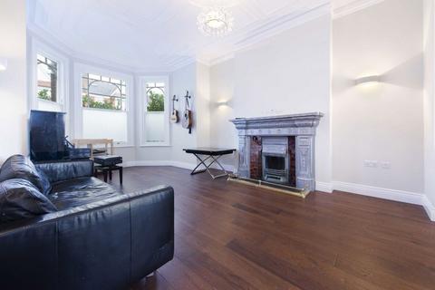 6 bedroom terraced house to rent, Alexandra Park Road, London N10