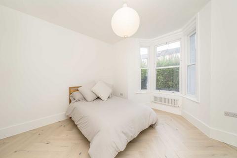 2 bedroom flat for sale, Barry Road, London SE22