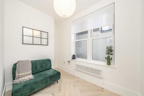 2 bedroom flat for sale, Barry Road, London SE22