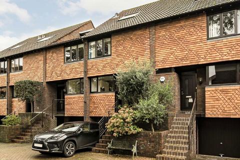 3 bedroom terraced house to rent, Mallard Place, Twickenham TW1