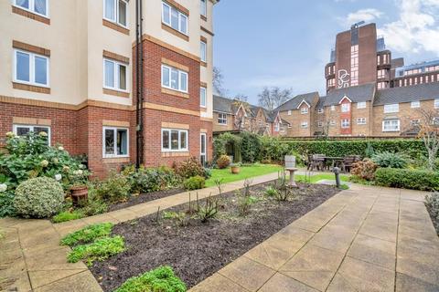 1 bedroom retirement property for sale, Beaufort Lodge,  Grove Road,  Woking,  Surrey,  GU21