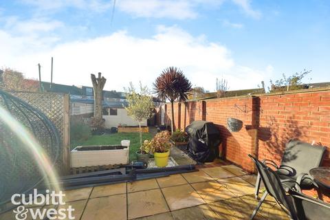 3 bedroom end of terrace house to rent, Colebrook Avenue Portsmouth PO3