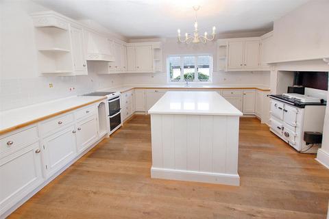 6 bedroom detached house to rent, School Lane, Shipbourne, Tonbridge