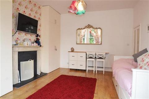 Studio for sale, Vineyard Hill Road, Wimbledon, SW19