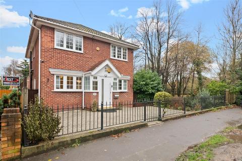 4 bedroom detached house for sale, Wraysbury Road, Staines-upon-Thames TW18