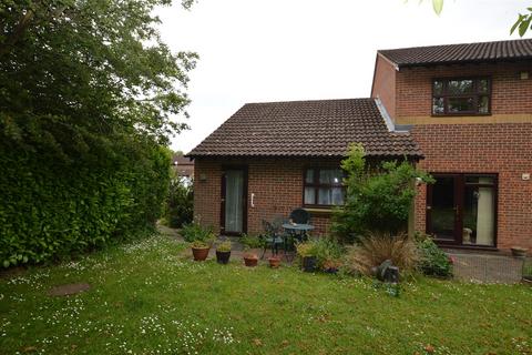 2 bedroom semi-detached bungalow for sale, Cherwell Close, Croxley Green