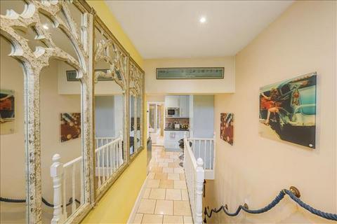 2 bedroom maisonette for sale, Wilfred Owen Close, London, SW19