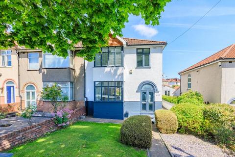 3 bedroom terraced house to rent, Muller Road, Bristol BS5