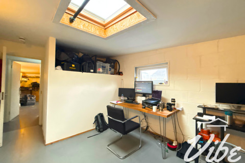 Industrial unit to rent, Lower Clapton, London E5, London E5