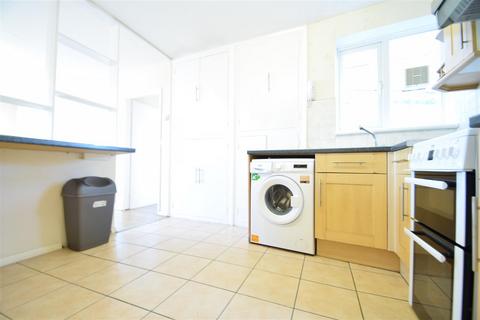 2 bedroom house to rent, Pettits Lane North, Romford, London