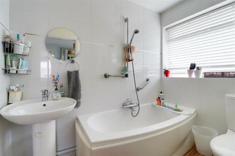 2 Ash Avenue, Elloughton, Brough, HU15 1LF